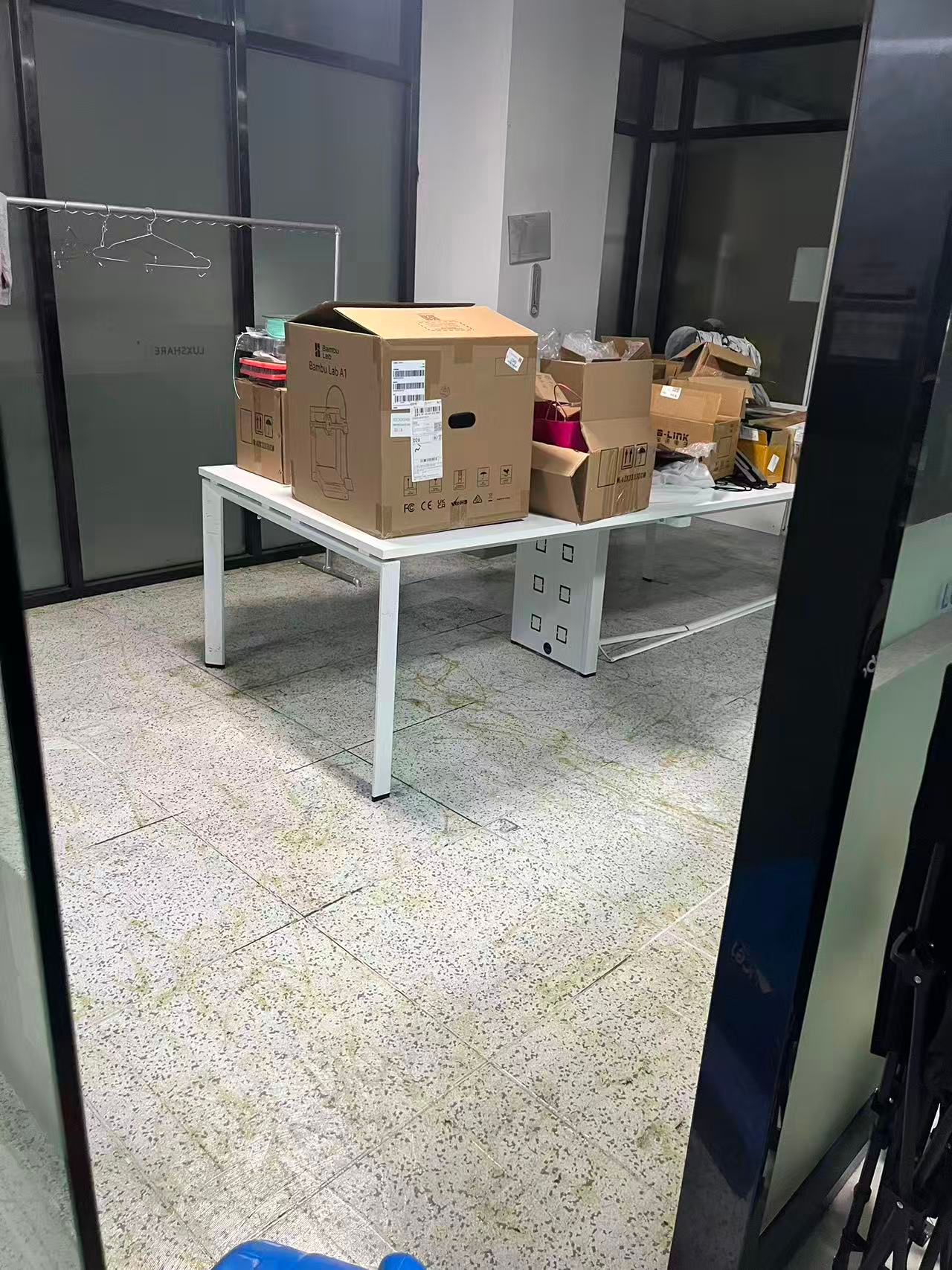 立鼎电子科技办公室地毯完工效果