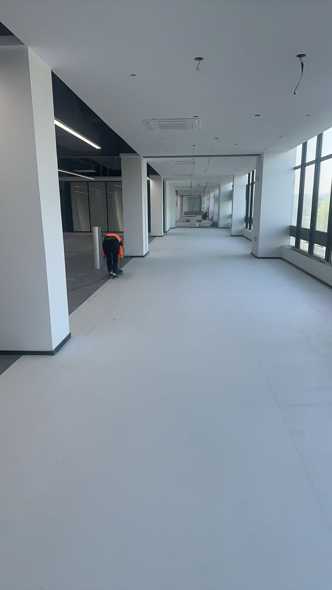 立讯智造科技 PVC 防静电地板完工效果