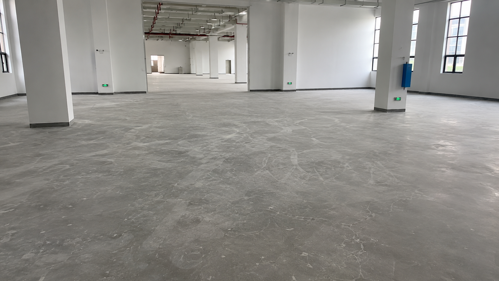 汽车零部件生产车间 PVC 防静电卷材地板