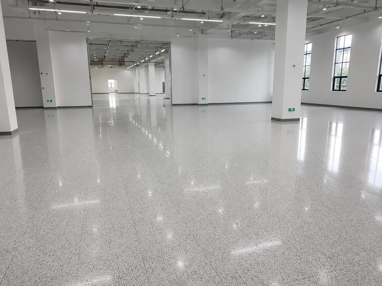 PVC 防静电地板项目完工效果
