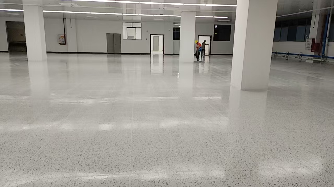 兴宁立讯电子PVC防静电地板项目效果一
