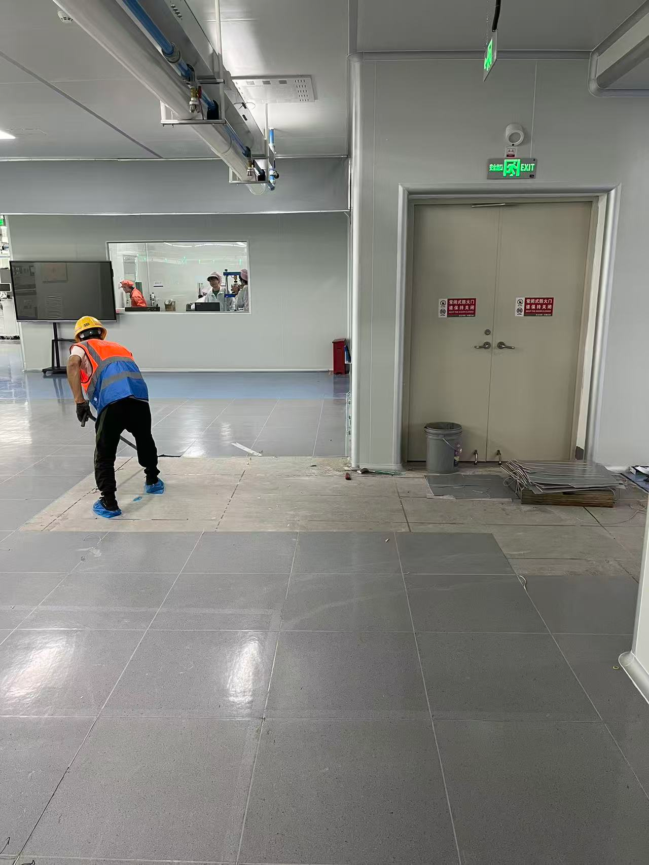 研发检测区域 PVC 防静电卷材地板