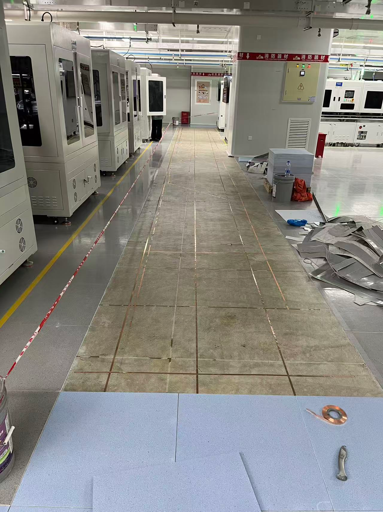 广东讯源建设投资有限公司 PVC 防静电地板完工效果